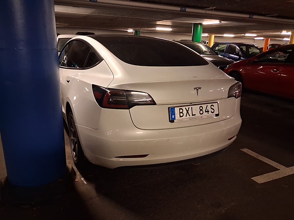 Tesla Model 3 4 of 7