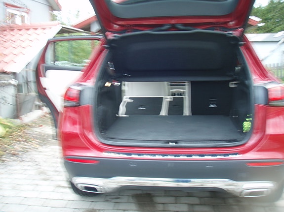 Mercedes-Benz GLA 200 8 of 9