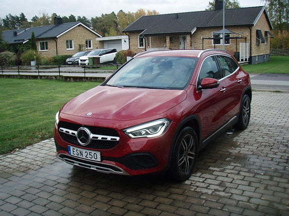 Mercedes-Benz GLA 200 3 of 9