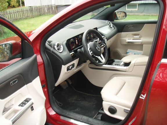Mercedes-Benz GLA 200 7 of 9