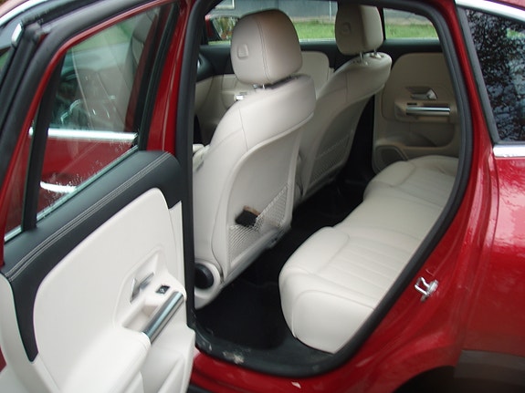 Mercedes-Benz GLA 200 5 of 9