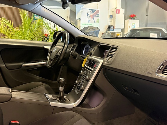 Volvo V60 23 of 26