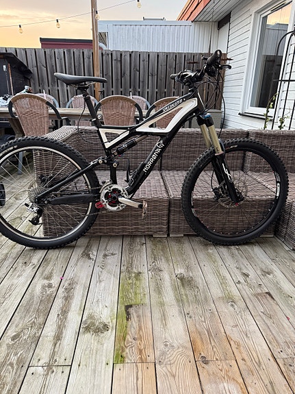 Specialized heldämpad mountainbike 26" M svart/vit