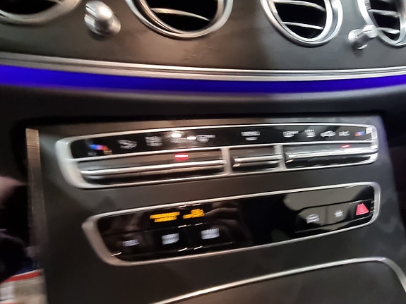 Mercedes-Benz E 220 d 15 of 18