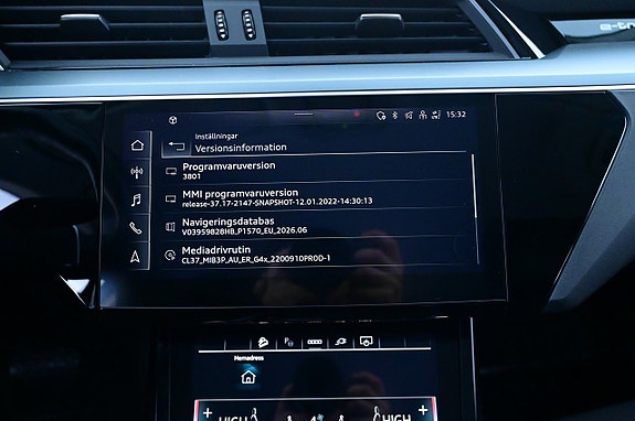 Audi Q8 e-tron 21 of 27