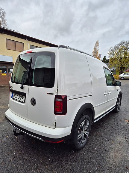 Volkswagen Caddy Alltrack 4 of 7