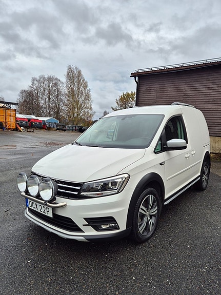 Volkswagen Caddy Alltrack 2 of 7