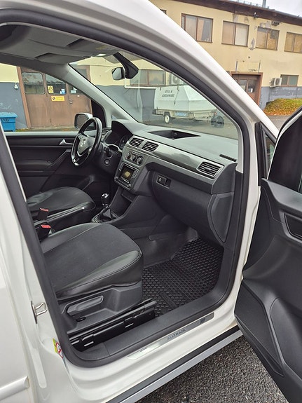 Volkswagen Caddy Alltrack 6 of 7