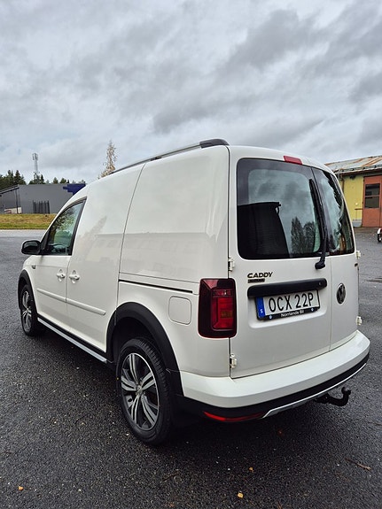 Volkswagen Caddy Alltrack 3 of 7