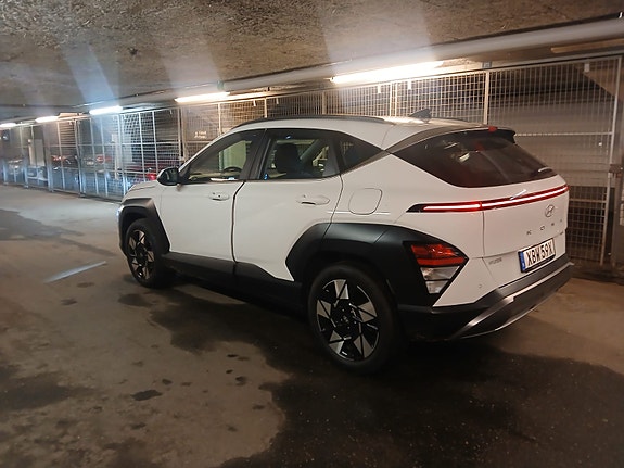 Hyundai Kona 2 of 5