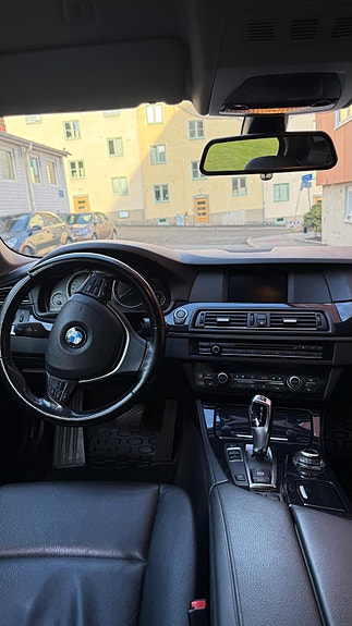 BMW 520i 2 of 8
