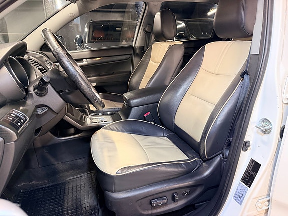 Kia Sorento 10 of 24