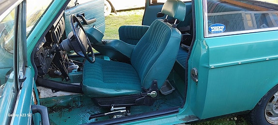 Volvo 142 2 of 7