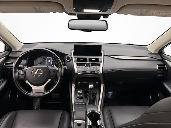 Lexus NX300h 12 of 30