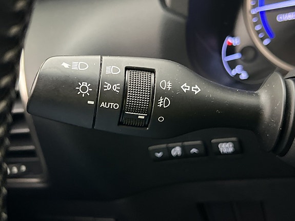 Lexus NX300h 15 of 30