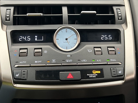 Lexus NX300h 23 of 30