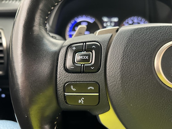 Lexus NX300h 16 of 30