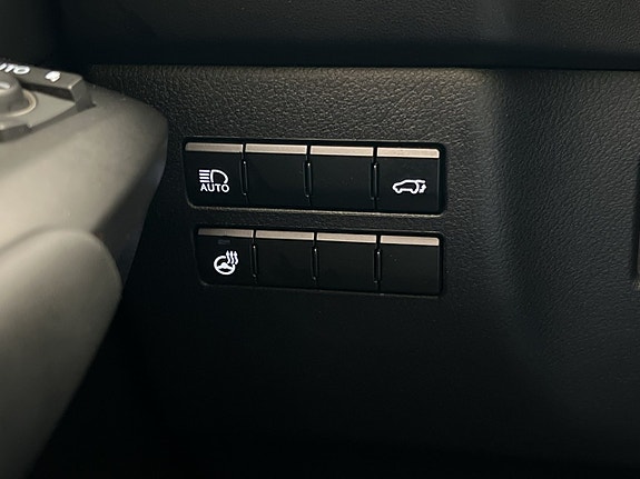 Lexus NX300h 14 of 30