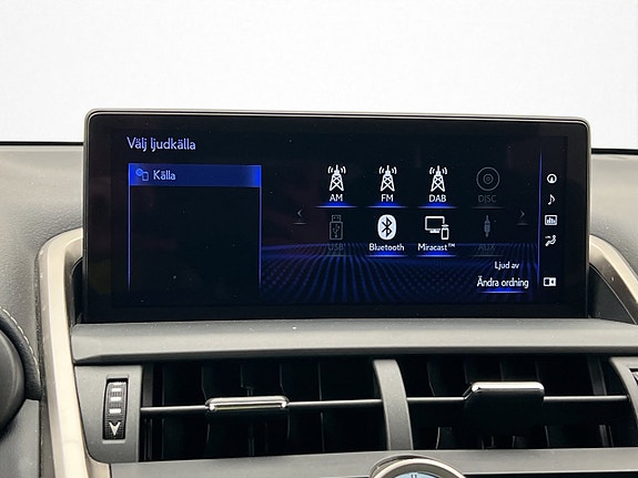 Lexus NX300h 22 of 30