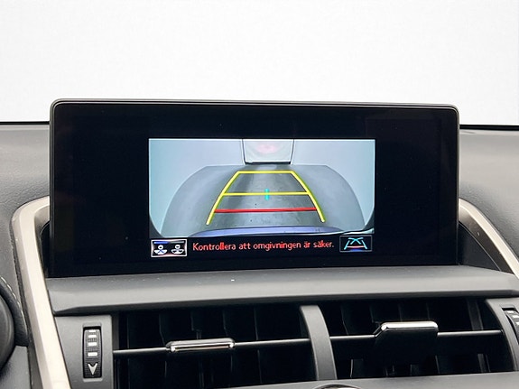 Lexus NX300h 20 of 30