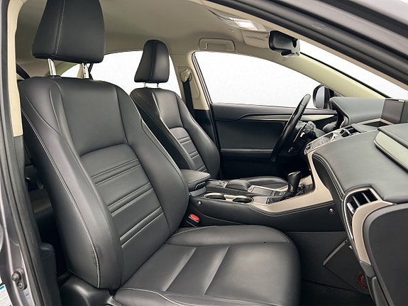 Lexus NX300h 25 of 30