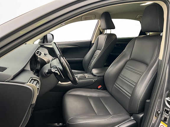 Lexus NX300h 11 of 30