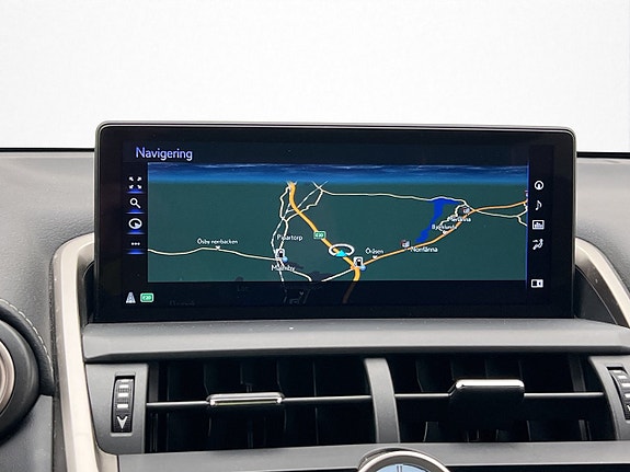 Lexus NX300h 21 of 30