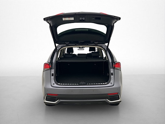 Lexus NX300h 28 of 30