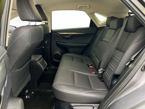 Lexus NX300h 27 of 30