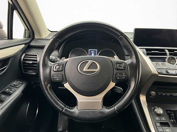 Lexus NX300h 13 of 30