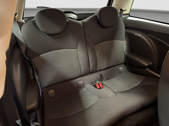 MINI Cooper D 16 of 17