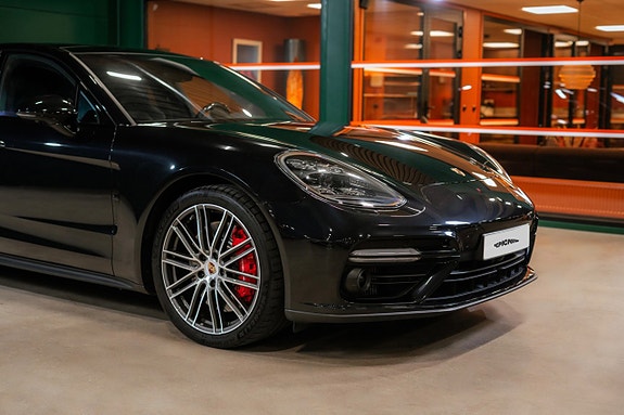 Porsche Panamera Turbo 2 of 30