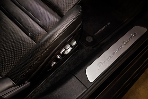 Porsche Panamera Turbo 26 of 30