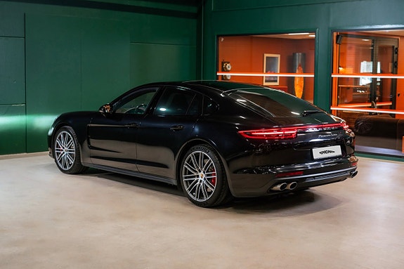 Porsche Panamera Turbo 3 of 30