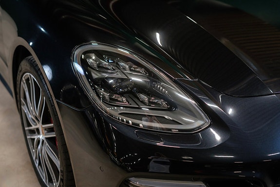 Porsche Panamera Turbo 8 of 30