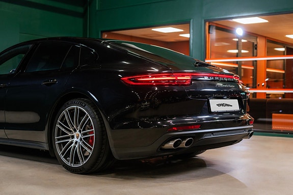 Porsche Panamera Turbo 4 of 30