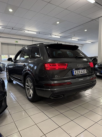 Audi Q7 6 of 25
