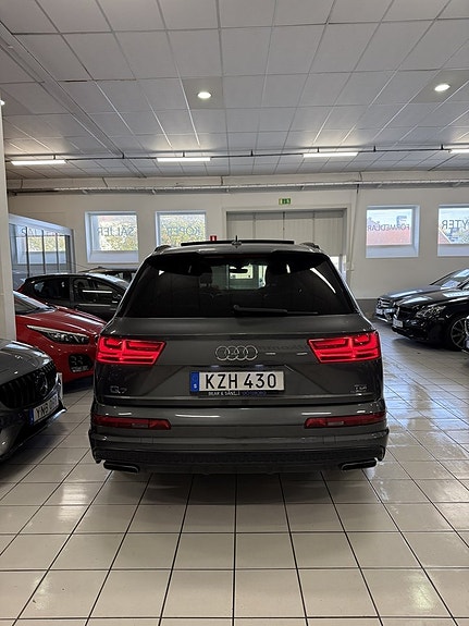 Audi Q7 4 of 25
