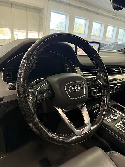 Audi Q7 9 of 25