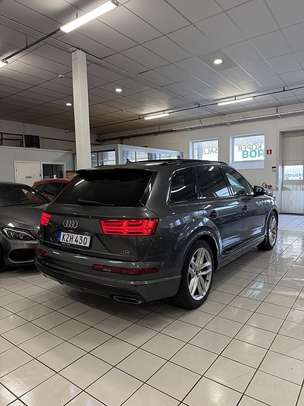 Audi Q7 3 of 25