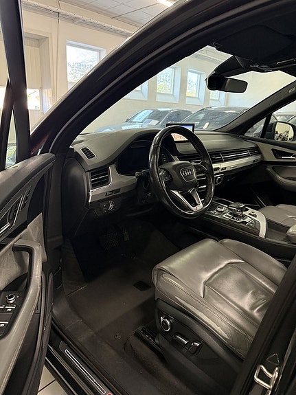 Audi Q7 7 of 25