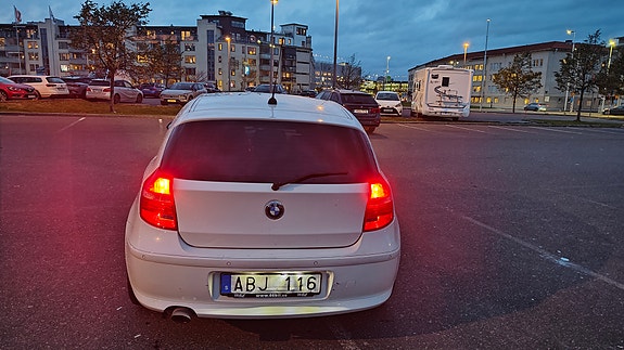 BMW 120i 5 of 9
