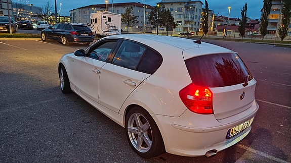 BMW 120i 6 of 9