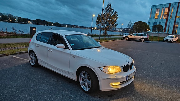 BMW 120i 3 of 9