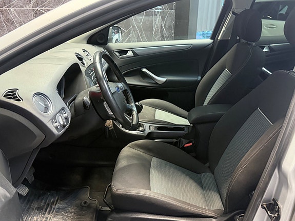 Ford Mondeo 10 of 16