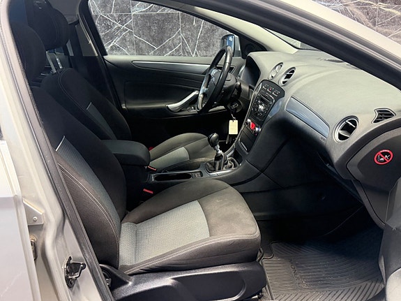 Ford Mondeo 12 of 16