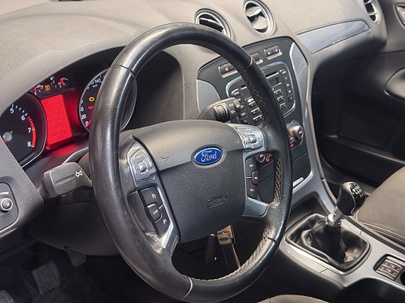 Ford Mondeo 15 of 16