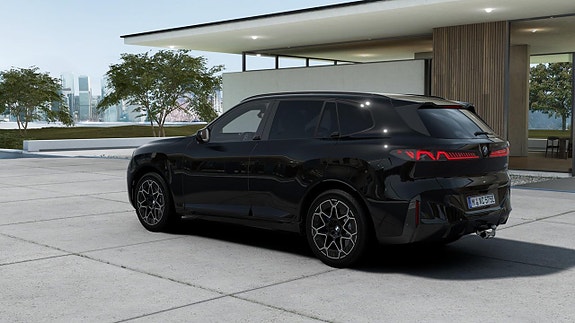 BMW iX5 2 of 13