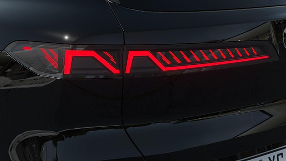BMW iX5 8 of 13