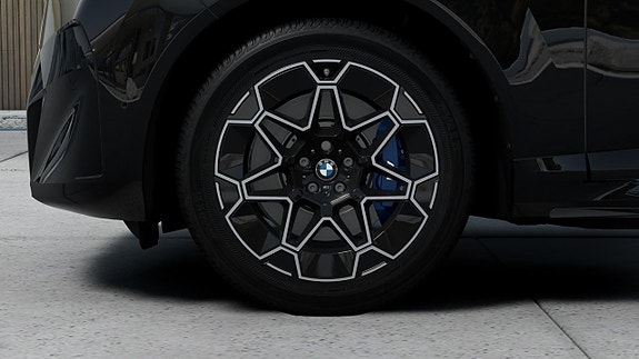 BMW iX5 7 of 13